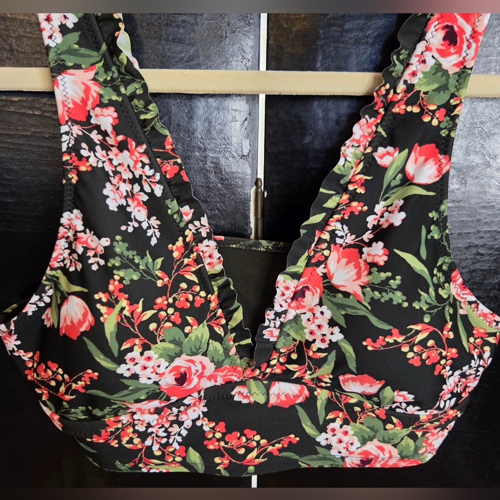 Mossimo Floral Bathing Suit Top Size Medium Never Been Worn Before - Picture 3 of 7
